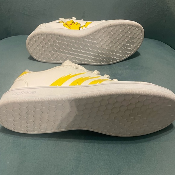 COPY - RARE FIND: Boys adidas Pokemon x Advantage J 'Pikachu sneakers Size 3 US - Picture 11 of 15